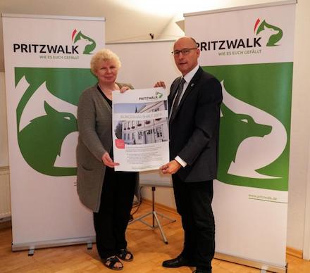 Kämmerin Kornelia Wienke und Bürgermeister Ronald Thiel haben das Konzept des Pritzwalker Bürgehaushalts vorgestellt.