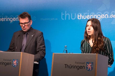 Thüringen-CIO Hartmut Schubert und Wirtschaftsstaatssekretärin Valentina Kerst informieren die Presse über die Ergebnisse des zweiten Digitalisierungskabinetts.