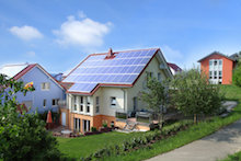 Legen sich Hauseigentümer in Deutschland in diesem Jahr eine Solarstromanlage zu, können sie auf höhere Gewinne hoffen als im Vorjahr.