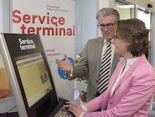 An Online-Terminals können die Bürger in Düsseldorf künftig Verwaltungsdienstleistungen unter Einsatz der Online-Ausweisfunktion in Anspruch nehmen.