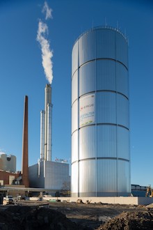 KWK-Anlage von N-ERGIE in Nürnberg-Sandreuth mit Wärmespeicher.