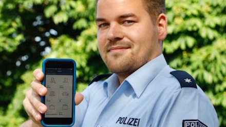 Nordrhein-Westfalens Polizei erhält flächendeckend neue Smartphones. 