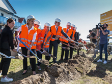 Im Landkreis Nordwestmecklenburg wurde kürzlich die nächste Etappe des Breitband-Ausbaus in dem Bundesland mit einem symbolischen Spatenstich eingeläutet. 