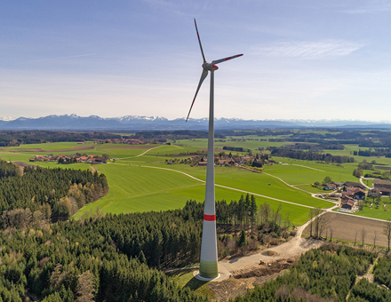 Der Ebersberger Kreistag traf bereits im Jahr 2006 die Entscheidung, seine Energieversorgung bis zum Jahr 2030 vollständig auf erneuerbare Energien umzustellen.