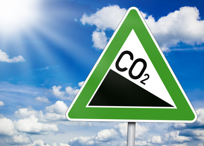 Um die Klimaschutzziele zu erreichen, fordern dena und Deutsche Umwelthilfe unter anderem eine effektive CO2-Bepreisung. 