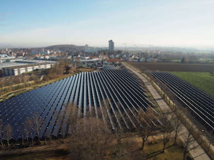 Insgesamt 1.088 Kollektoren wurden für das Projekt SolarHeatGrid aufgestellt.