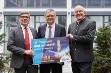 swa-Geschäftsführer Alfred Müllner (Mitte) mit den M-net Geschäftsführern Nelson Killius (links) und Hermann Rodler (rechts).