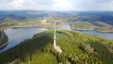 Die Windkraftanlage an der Versetalsperre in Lüdenscheid vom Typ Enercon E-115 hat im vergangenen Jahr fast 9,5 Millionen Kilowattstunden (kWh) Strom erzeugt.