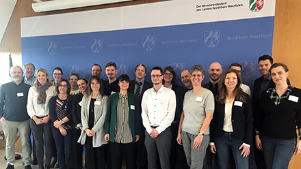 Gemeinsam mit Vertretern von IT.NRW, dem Land Nordrhein-Westfalen, dem KDN und init beteiligt sich die ITK Rheinland an der Digitalisierung der Ehrenamtskarte. 