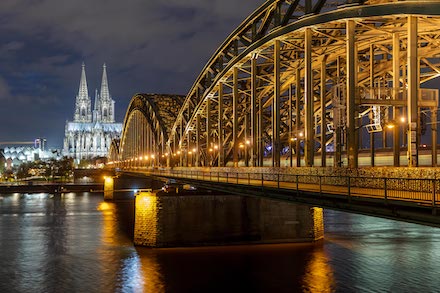 In Köln werden über 85.000 öffentliche Lichtpunkte durch intelligente Leuchten ersetzt. 