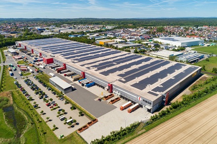 Hessens größte PV-Dachanlage entsteht in Dieburg.