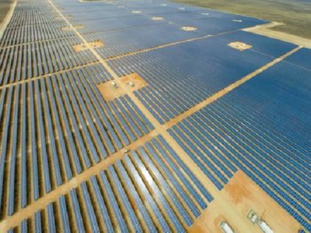 Mit dem Bau zahlreicher solarer Großkraftwerke sichert sich juwi die Position als international führendes deutsches Unternehmen im Bereich Projektentwicklung.