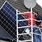 Immer mehr Hausbesitzer lassen sich Photovoltaikanlagen auf ihrem Dach installieren, um Ökostrom zu produzieren und zu nutzen.