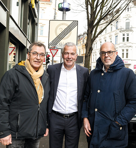 27 LED-Displays errichtet RheinEnergie auf der Neusser Straße in Köln.
