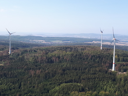 Vier Windparks in kommunaler und Bürgerhand rund um Kassel haben im ersten Quartal fast ein Drittel mehr Strom erzeugt als geplant.