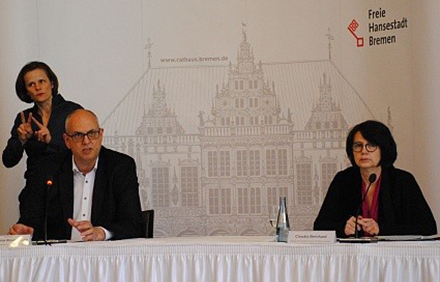 Senatorin Claudia Bernhard und der Bremer Bürgermeister Andreas Bovenschulte informieren über BREMIS.