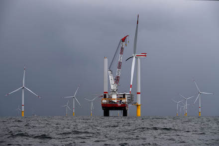 Trianel Windpark Borkum II: VKU sieht Gesetzentwurf der Bundesregierung als Hürde für weitere kommunale Investitionen in Offshore-Wind.