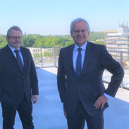 Geschäftsführer Ekkehard Boden (l.) und der technische Geschäftsführer der Stadtwerke Neuss blicken auf einen erfreulichen Geschäftsverlauf im Jahr 2019 zurück.