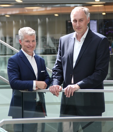 Sven Becker (l.), Sprecher der Geschäftsführung und Trianel-Geschäftsführer Oliver Runte blicken auf ein erfolgreiches Geschäftsjahr 2019 zurück.