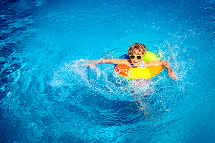 Personalisierter Online-Ticketverkauf ermöglicht es Schwimmbädern, ihre Corona-Auflagen zu erfüllen.
