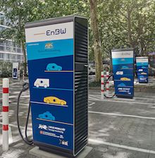 Turbo-Stromtankstelle in Stuttgart: An insgesamt 12 Ladepunkten können Elektroautos mit einer Leistung von bis zu 300 Kilowatt geladen werden.