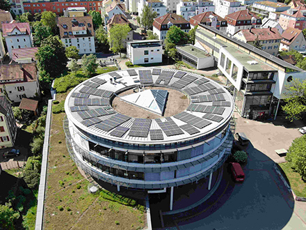 Das Dach der Gemeinschaftsschule West Tübingen soll mit einer Photovoltaikanlage ausgestattet werden.