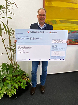 Bergheims Bürgermeister Volker Mießeler freut sich über die Auszeichnung, das Preisgeld kommt dem Bergheimer Tierheim zugute.
