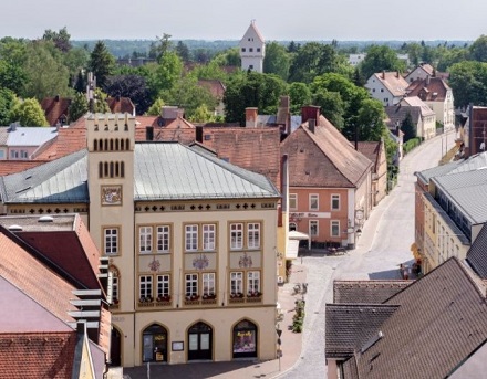 Moosburg wurde dank der langen Tradition nachhaltiger Stromerzeugung AEE-Energiekommune des Monats.