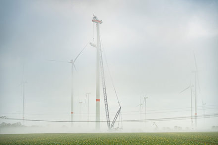 Nach knapp fünfmonatiger Montagezeit steht der Windpark der Berliner Stadtwerke bei Albertshof.