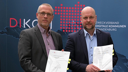 DIKOM und Deutsche Telekom Business Solutions besiegeln ihre Zusammenarbeit.
