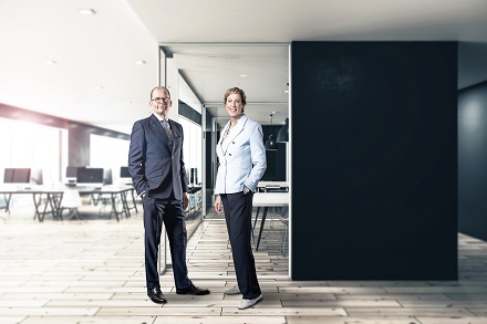 Die Vorstände der SWK, Kerstin Abraham und Carsten Liedtke, freuen sich über ein Allzeithoch beim Konzernumsatz im Jahr 2020 – und das trotz Corona.