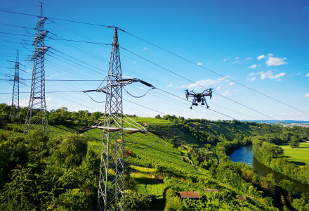 Drohnen-Einsatz bei Marbach/Neckar: KI kann die Auswertung der Bilder von Hochspannungsleitungen erheblich erleichtern.