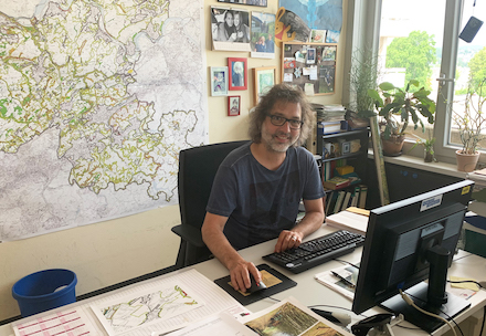Ralf Löchel aus dem Bereich Landschaftsplanung, -entwicklung und -schutz der Kreisverwaltung Ennepe-Ruhr schätzt die Arbeit im Homeoffice.