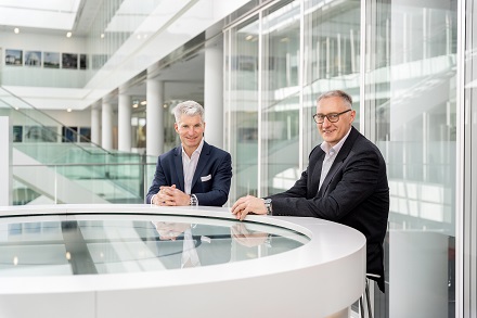 Sven Becker, Sprecher der Geschäftsführung, und Oliver Runte (rechts), Geschäftsführer von Trianel legen das beste Vorsteuerergebnis der Stadtwerkekooperation vor.