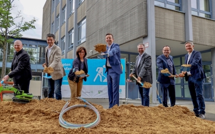 Spatenstich zum Gigabitpakt Schulen Saar in Losheim am See.