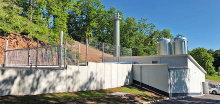 Heizzentrale der Bio-Solar-Nahwärmeversorgung Gimbweiler, errichtet und betrieben von der EDG Rheinhessen-Nahe.