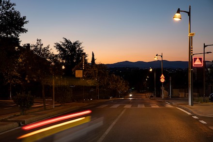 Die spanische Großstadt Pozuelo de Alarcón profitiert von einer energieeffizienten Lichtlösung: Tridonic hat die Kommune mit 2.700 smarten, dimmbaren LED-Treibern für den gesamten Außenbereich ausgestattet.