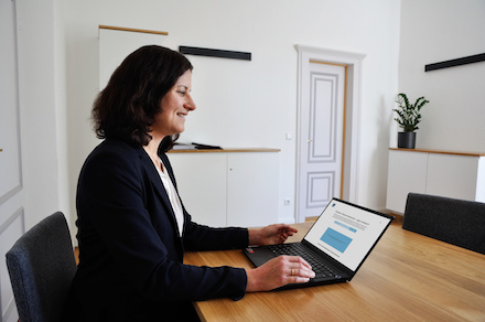 Astrid Kahle will Videokonferenzen dauerhaft bei der Gemeinde Weßling etablieren.