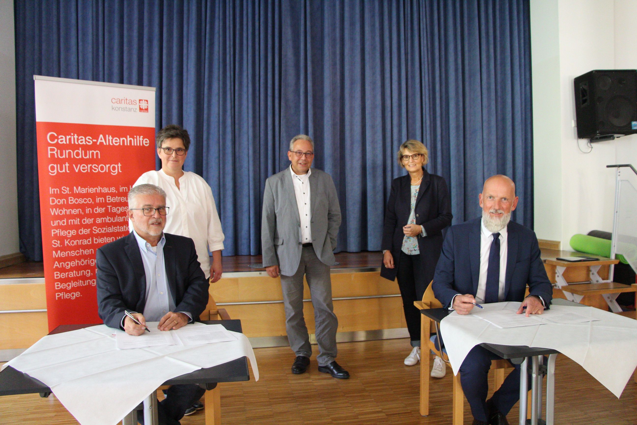 Unterzeichnung des Contracting-Vertrags für den Neubau des Pflegeheims Zoffingen.