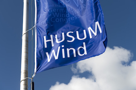 Die Segel sind gehisst für die diesjährige HUSUM Wind, die vom 14. bis 17. September in Husum stattfindet.