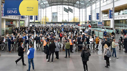 The smarter E Europe findet mit ihren vier Einzelmessen (Intersolar Europe, ees Europe, Power2Drive Europe und EM-Power Europe) vom 06. bis 08. Oktober als The smarter E Europe Restart 2021 auf der Messe München statt.