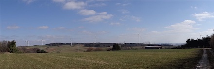 Visualisierung Windpark Hohenstadt Keltenschanze (Blick auf die geplanten Windenergieanlagen von Wiesensteiger Straße 40).