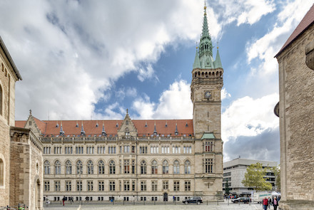 Braunschweiger Rathaus: Die Stadtverwaltung setzt ein Integriertes Klimaschutzkonzept 2.0 um.