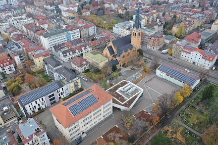 Stuttgart: Auf dem Dach der Martin-Luther-Schule wurde ein rund 800 Quadratmeter großes Solarkraftwerk installiert.
