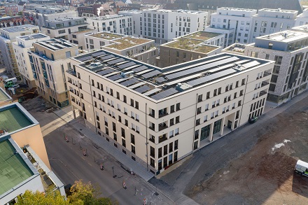 SWSG-Gebäude mit Photovoltaik auf dem Olga-Areal.