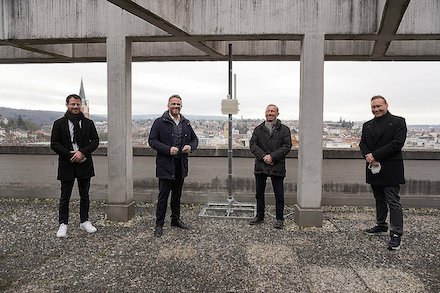 Auf dem Dach des Neuen Rathauses in Pforzheim befindet sich jetzt eine Antenne, die das städtische LoRaWAN erweitert.