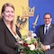 Oberbürgermeister Thomas Kufen gratuliert Annabelle Brandes, der neuen Beigeordneten für Personal, allgemeine Verwaltung und Digitalisierung der Stadt Essen.