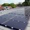 Auf dem Dach des Gesundheitsamtes der Region Hannover sorgt eine Photovoltaikanlage für die eigene Stromversorgung.