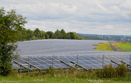 Trianel erweitert sein Direktvermarktungsangebot für erneuerbare Energien auf Solarkraftwerke.
