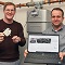 SWTE-Projektleiter Daniel Georg (r.) und Ingenieur Christoph Mersch erklären, worauf es beim Energie-Management ankommt.